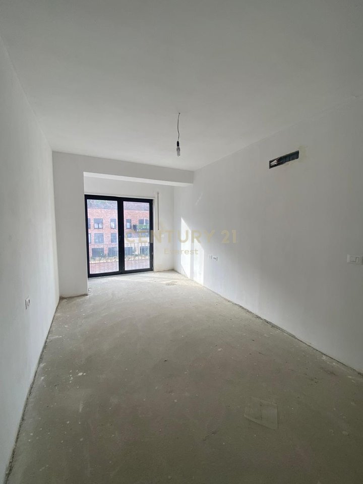 KODRA E DIELLIT 2, SHESIM APARTAMENT 3+1+2 ME VERANDE
