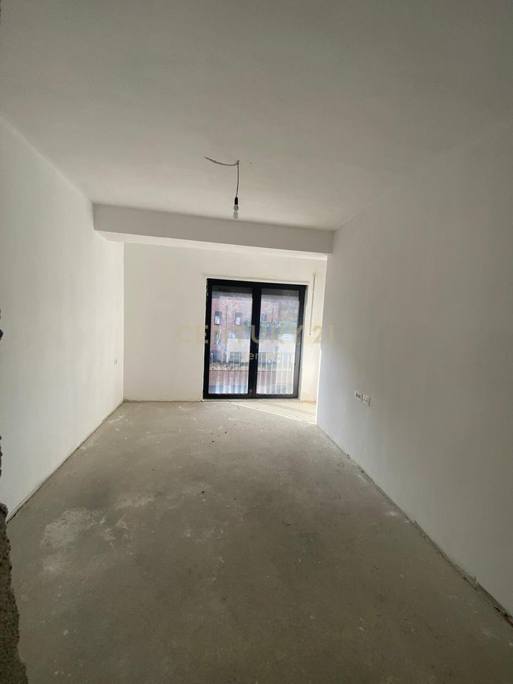 KODRA E DIELLIT 2, SHESIM APARTAMENT 3+1+2 ME VERANDE