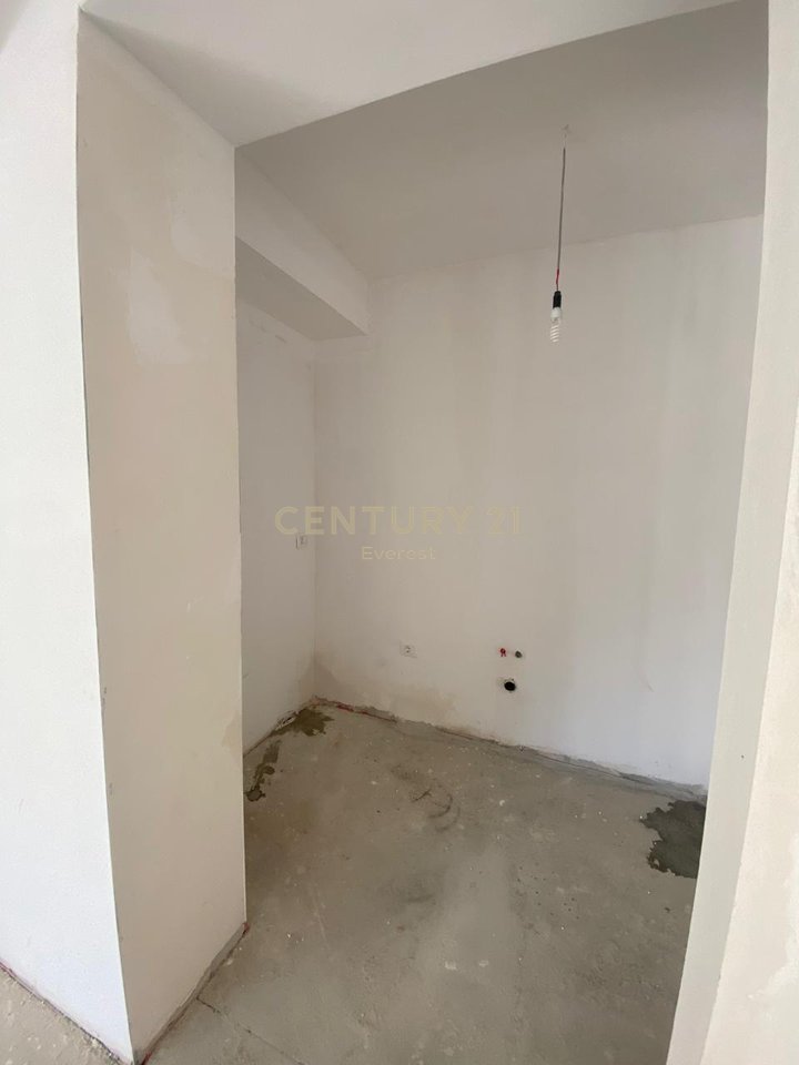 KODRA E DIELLIT 2, SHESIM APARTAMENT 3+1+2 ME VERANDE