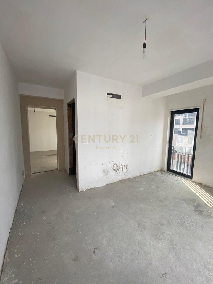 KODRA E DIELLIT 2, SHESIM APARTAMENT 3+1+2 ME VERANDE