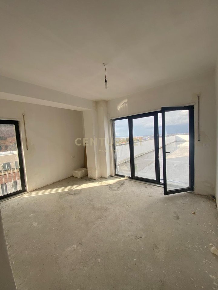 KODRA E DIELLIT 2, SHESIM APARTAMENT 3+1+2 ME VERANDE