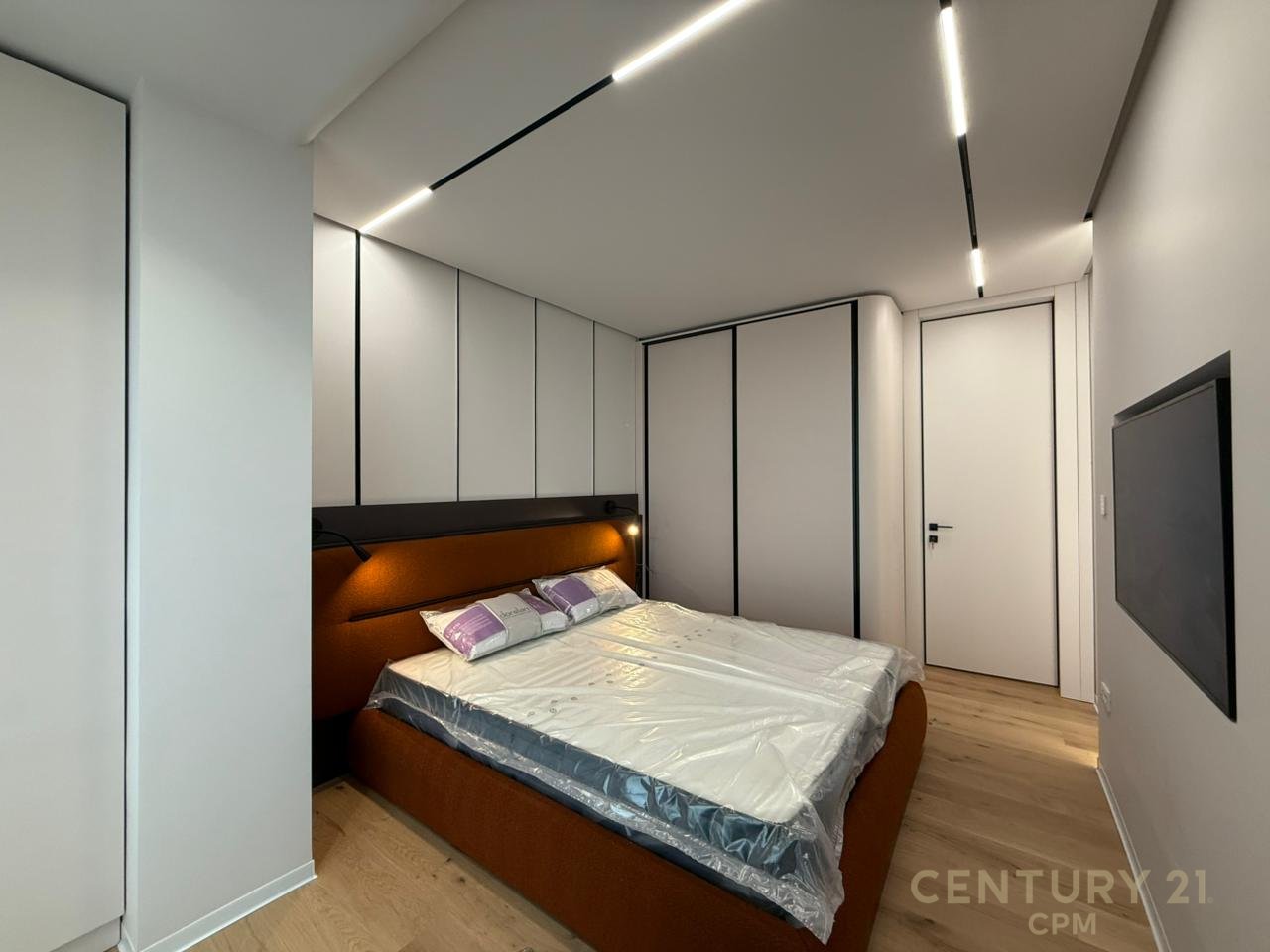 APARTAMENT 1+1 ME QIRA TEK GOLDEN TOWER RR, MINE PEZA!