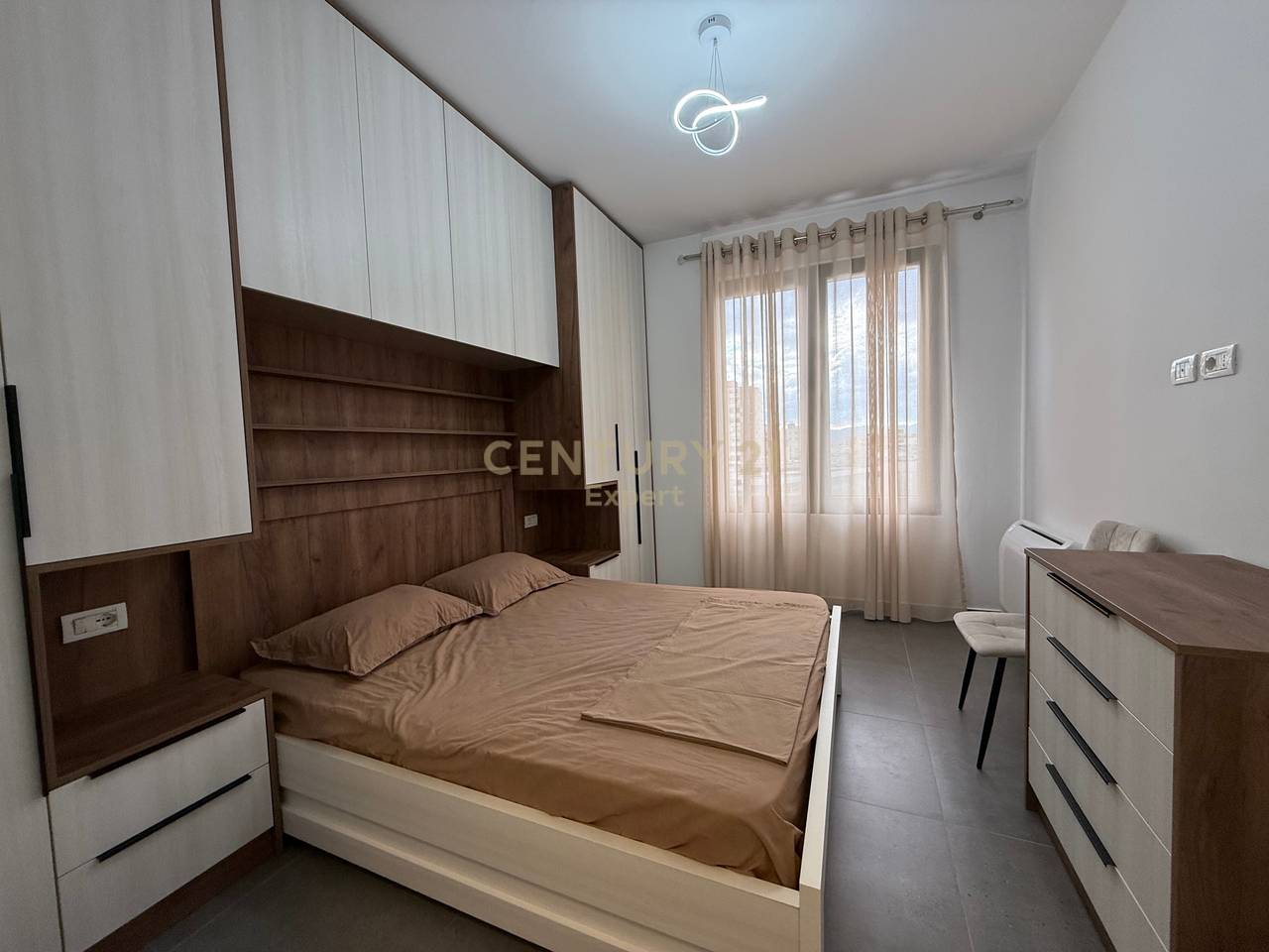 APARTAMENT 1+1 + PARKING PER QIRA TEK 21 DHJETORI