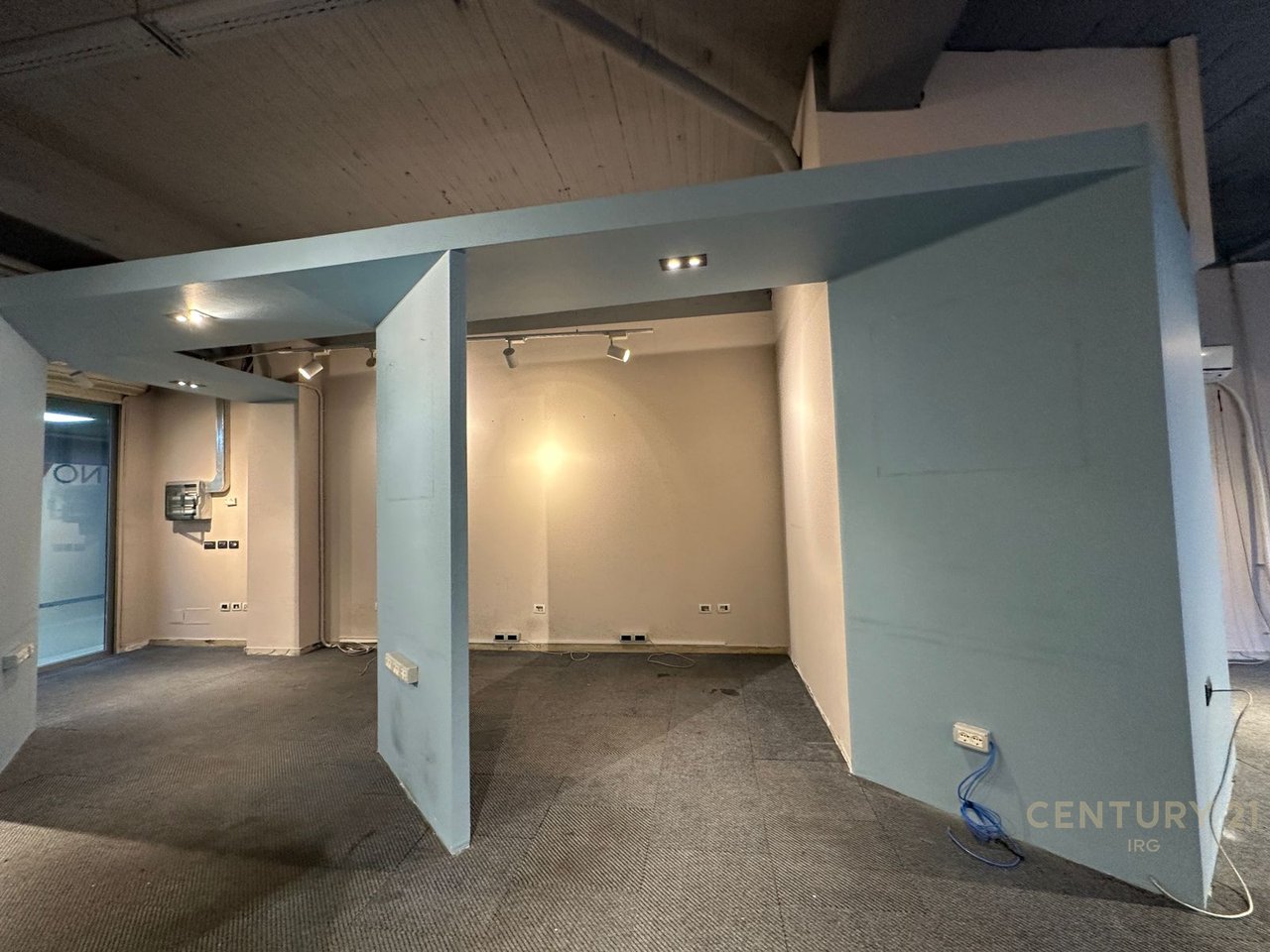 Ambient per zyra me qera tek Condor Center, Rruga e Kavajes!