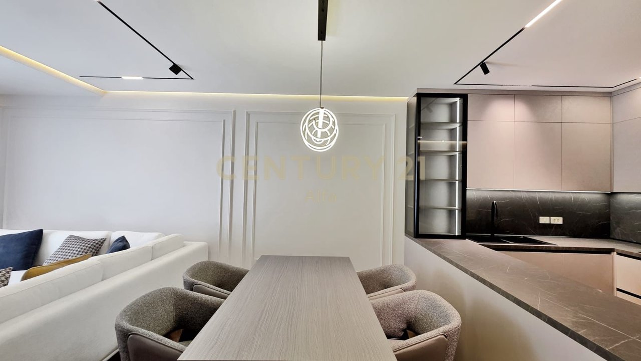 Apartament Luksoz 3+1+2 + Post Parkimi per Qira tek "Golden Residence"!