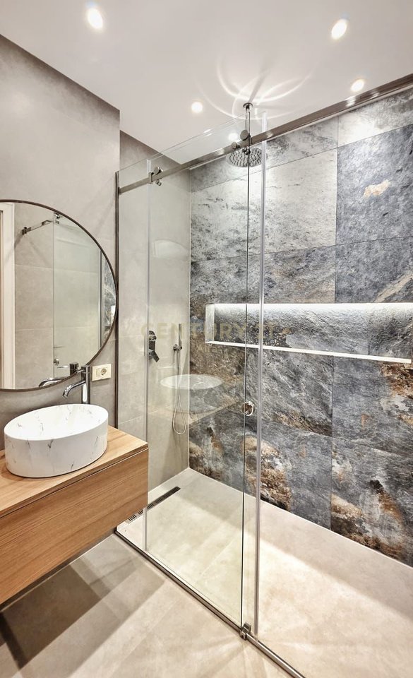 Apartament Luksoz 3+1+2 + Post Parkimi per Qira tek "Golden Residence"!