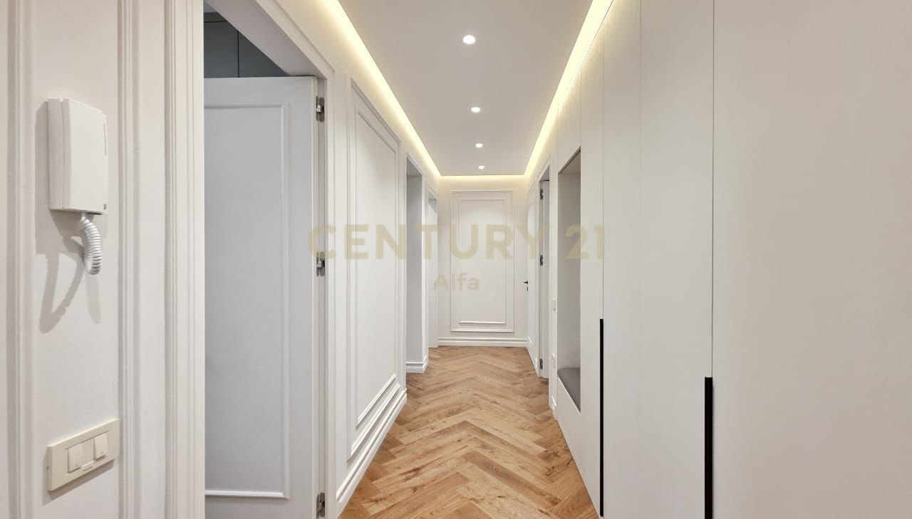 Apartament Luksoz 3+1+2 + Post Parkimi per Qira tek "Golden Residence"!