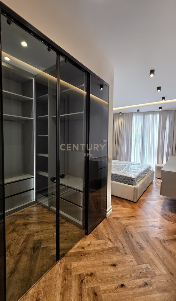 Apartament Luksoz 3+1+2 + Post Parkimi per Qira tek "Golden Residence"!