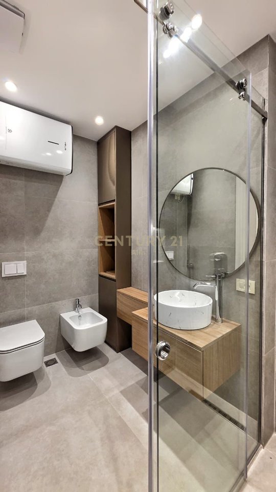 Apartament Luksoz 3+1+2 + Post Parkimi per Qira tek "Golden Residence"!