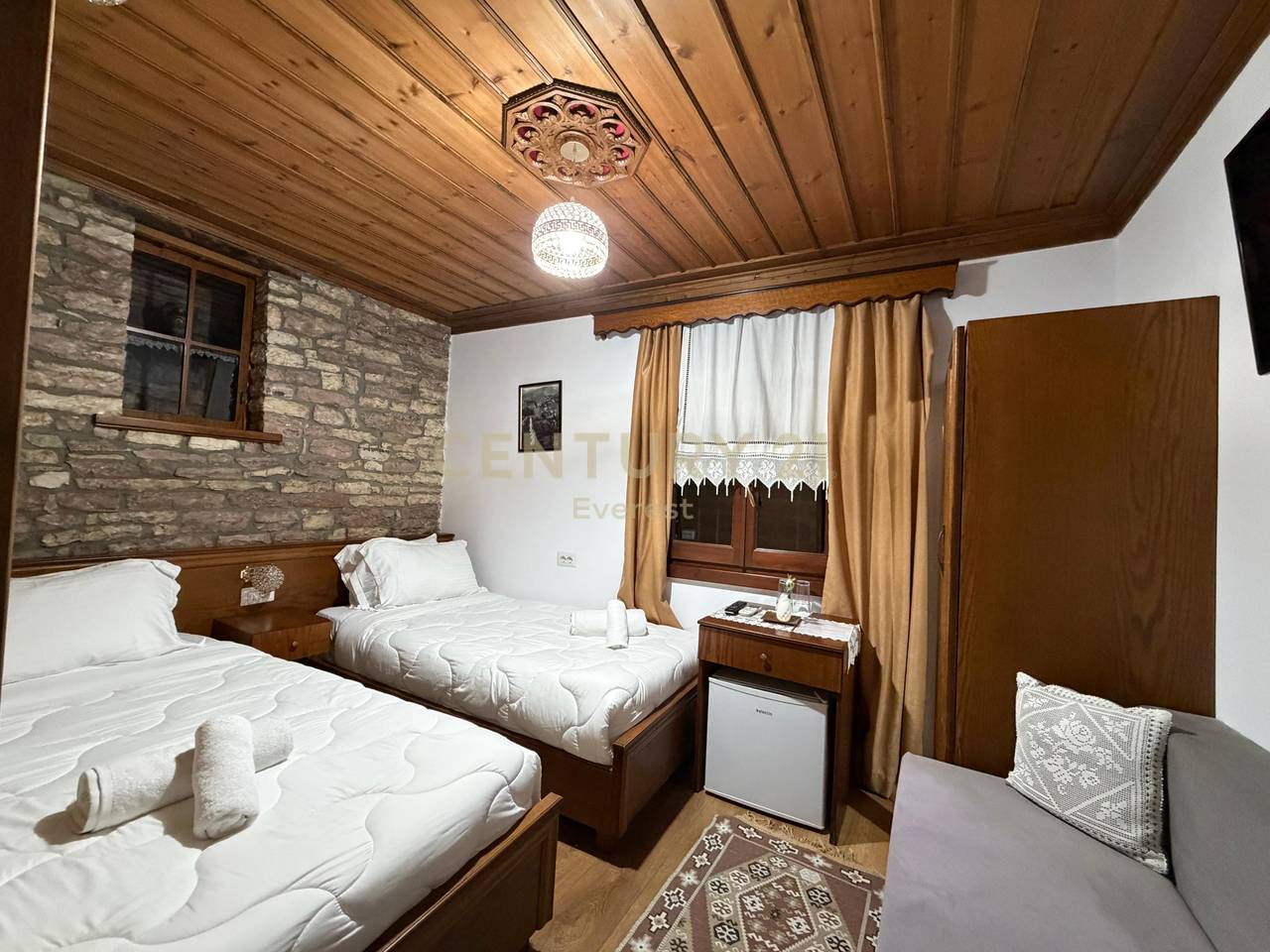 GJIROKASTER, HOTEL FOR SALE!