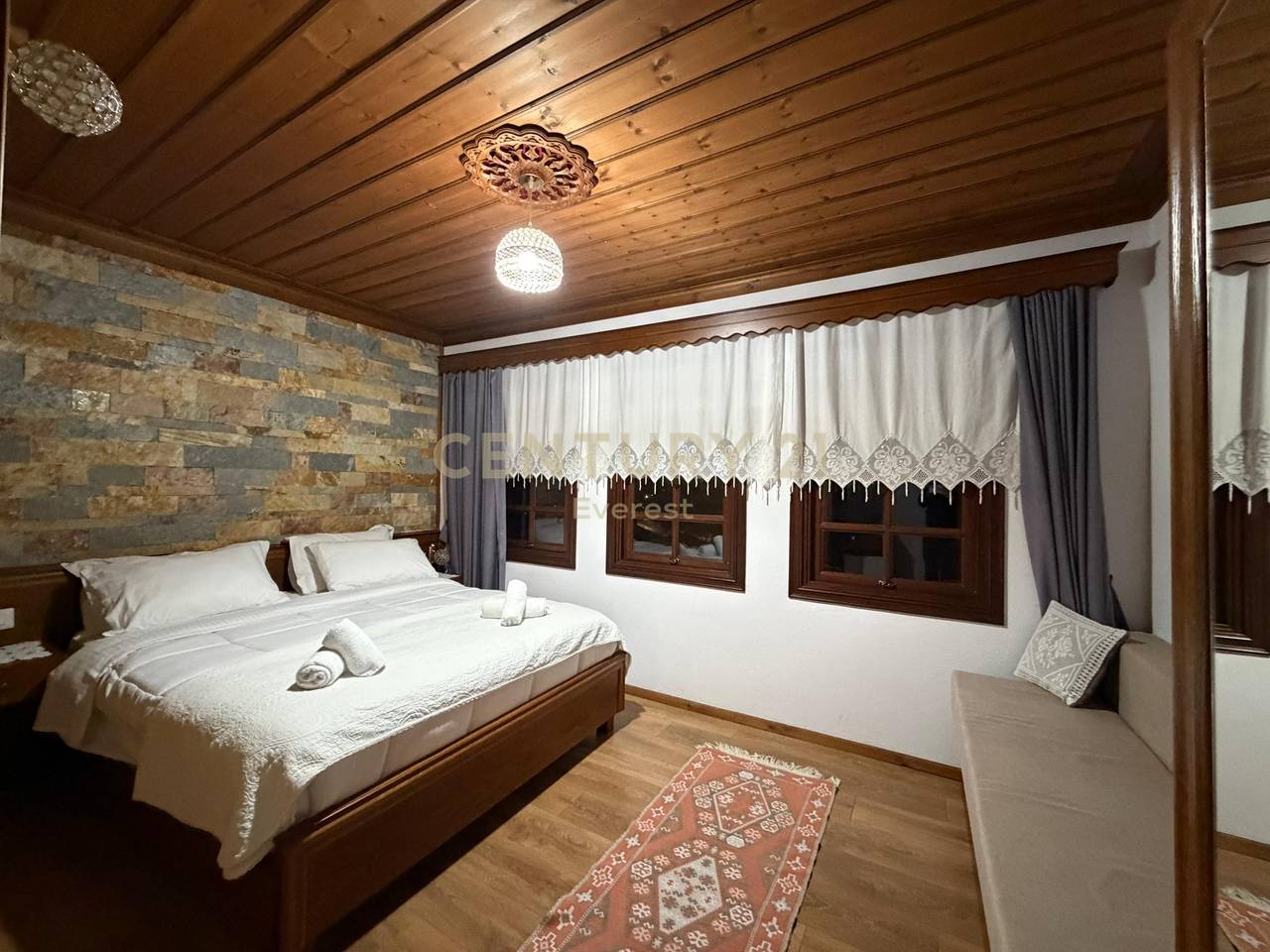 GJIROKASTER, HOTEL FOR SALE!