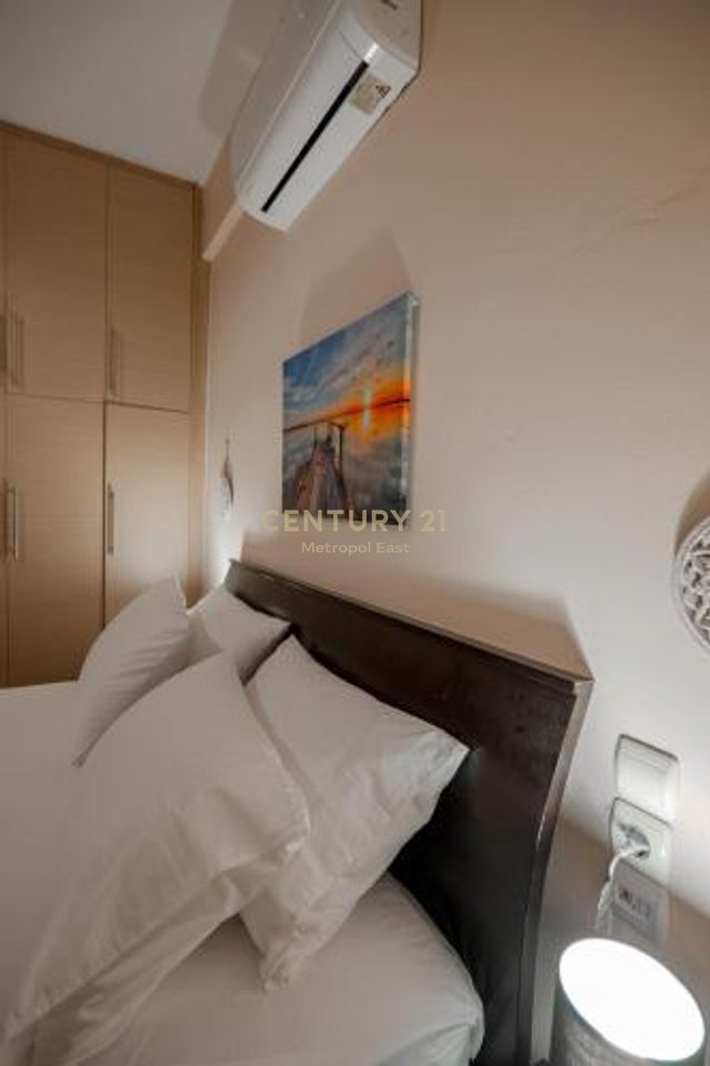 Shitet shtepi pushimi me pishine ne Sarande (periferi)