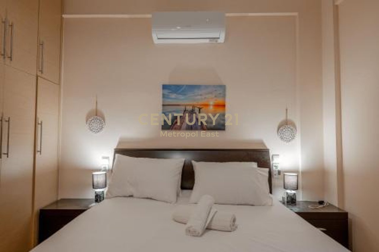 Shitet shtepi pushimi me pishine ne Sarande (periferi)