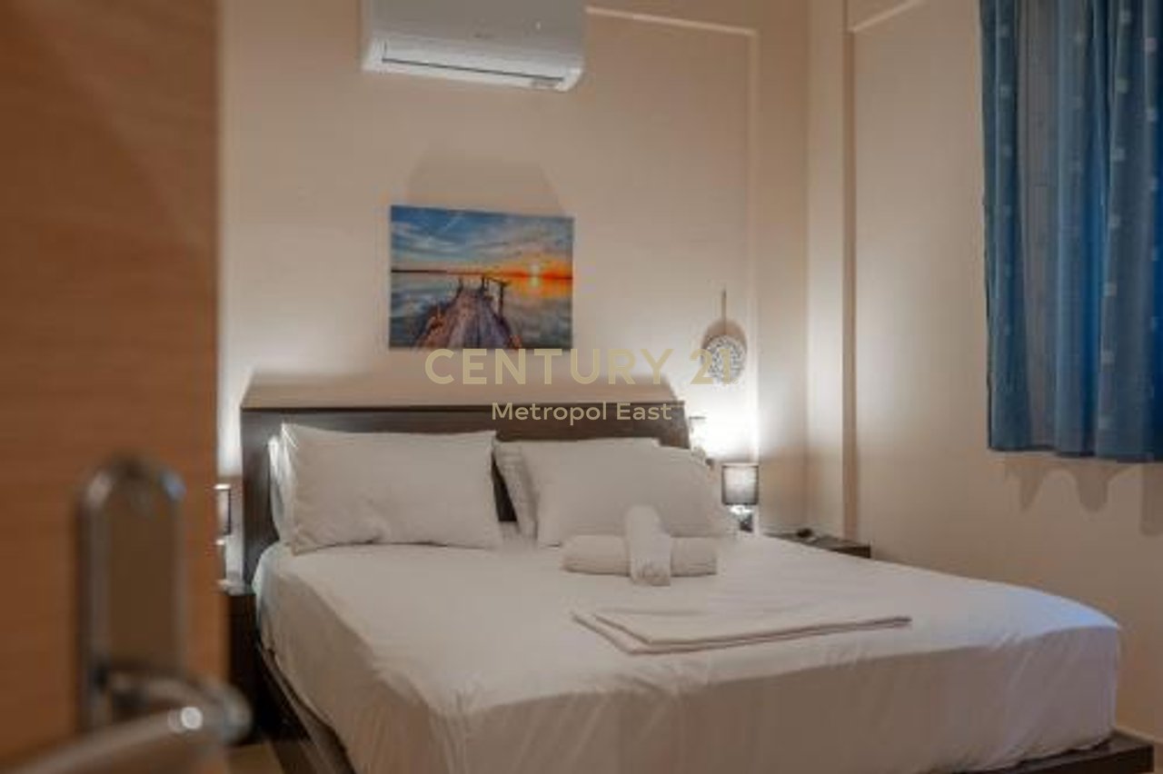 Shitet shtepi pushimi me pishine ne Sarande (periferi)