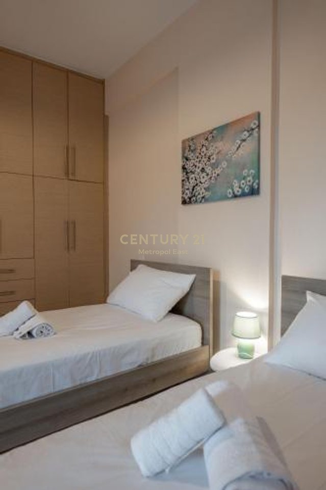 Shitet shtepi pushimi me pishine ne Sarande (periferi)