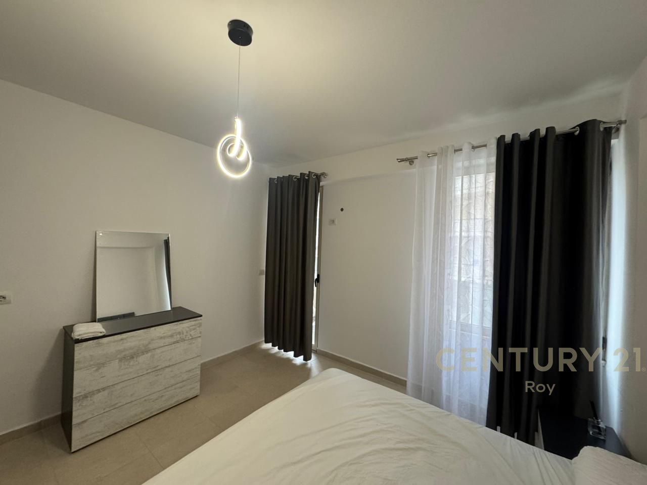 JEPET APARTAMENT 2+1 ME QERA TEK VILA E ZOGUT !