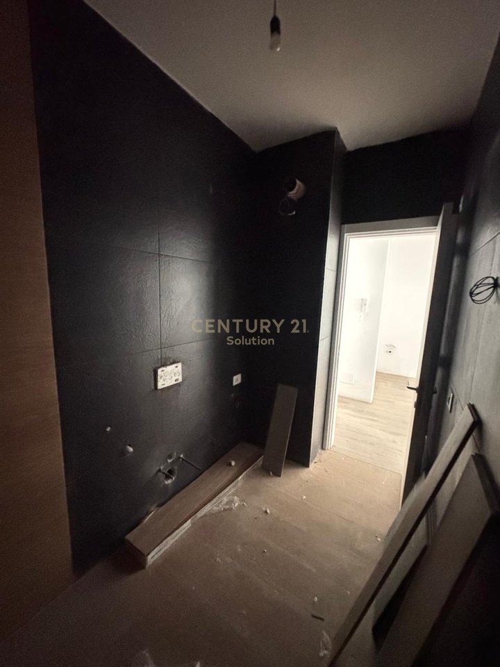 APARTAMENT 1+1 + POST PARKIMI TIRANA ENTRY 2