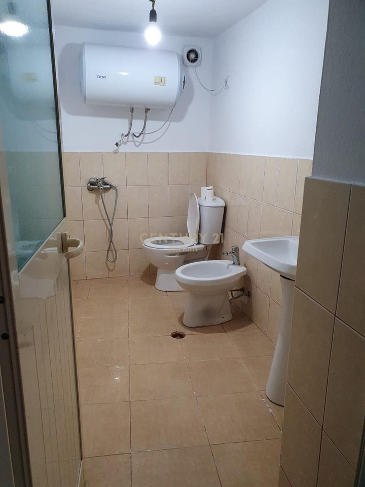 JEPET SHTEPI PRIVATE ME QIRA TEK SHKOLLA E KUQE !