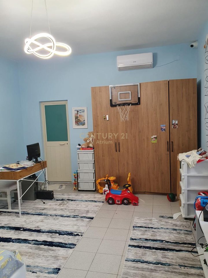 JEPET SHTEPI PRIVATE ME QIRA TEK SHKOLLA E KUQE !