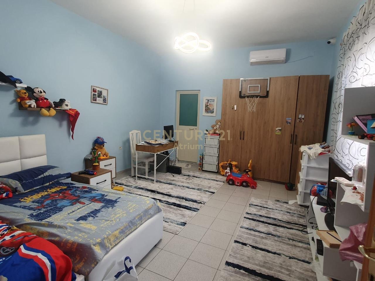 JEPET SHTEPI PRIVATE ME QIRA TEK SHKOLLA E KUQE !