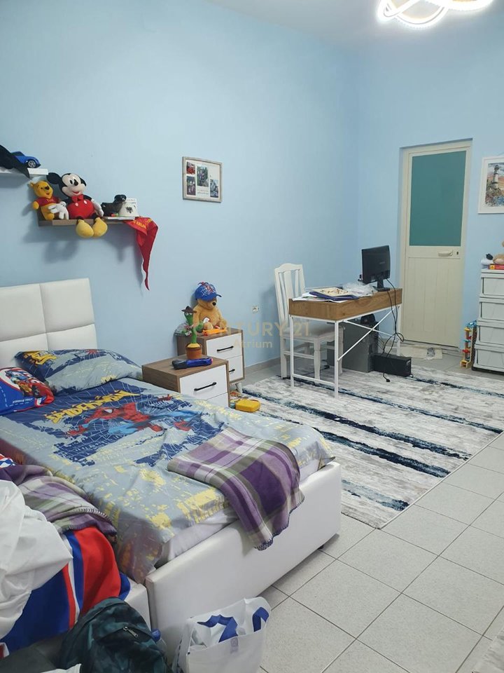 JEPET SHTEPI PRIVATE ME QIRA TEK SHKOLLA E KUQE !