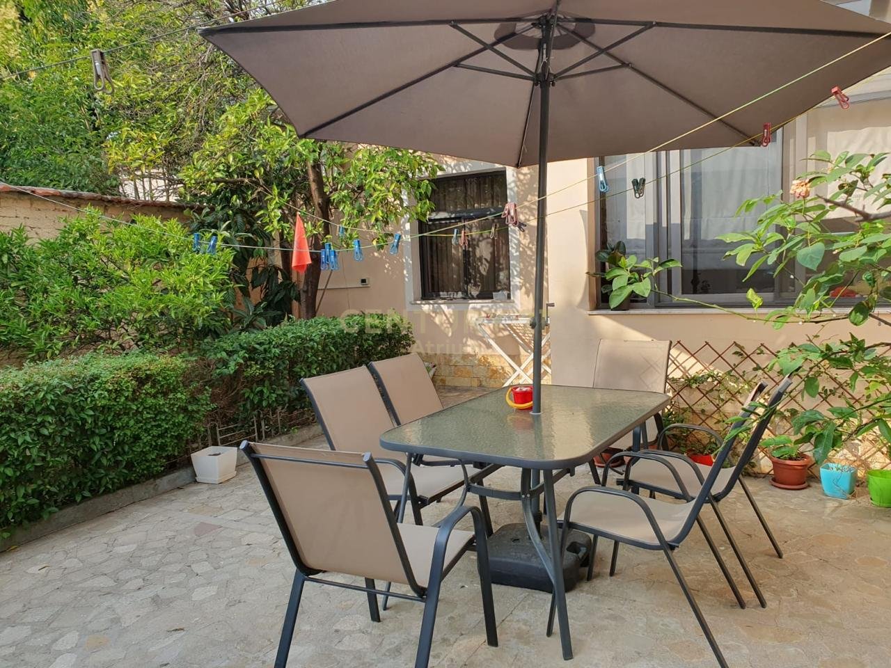 JEPET SHTEPI PRIVATE ME QIRA TEK SHKOLLA E KUQE !