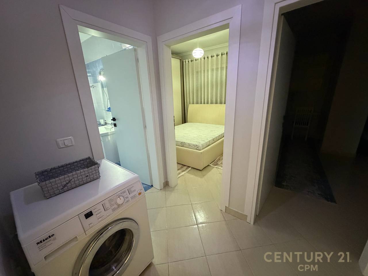 JAPIM APARTAMENT ME QIRA TEK KODRA E DIELLIT!