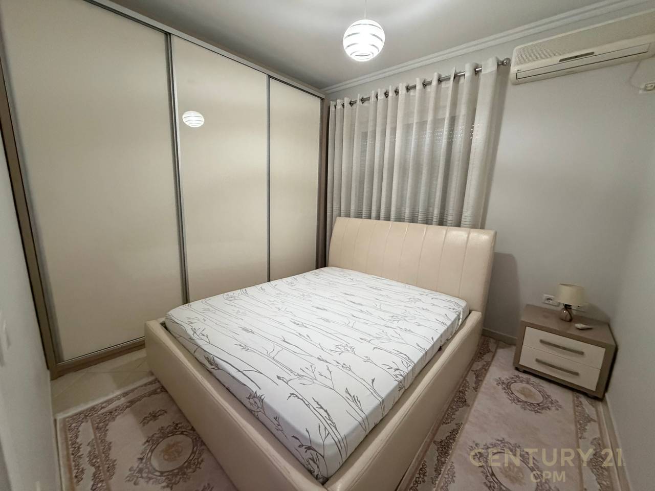 JAPIM APARTAMENT ME QIRA TEK KODRA E DIELLIT!