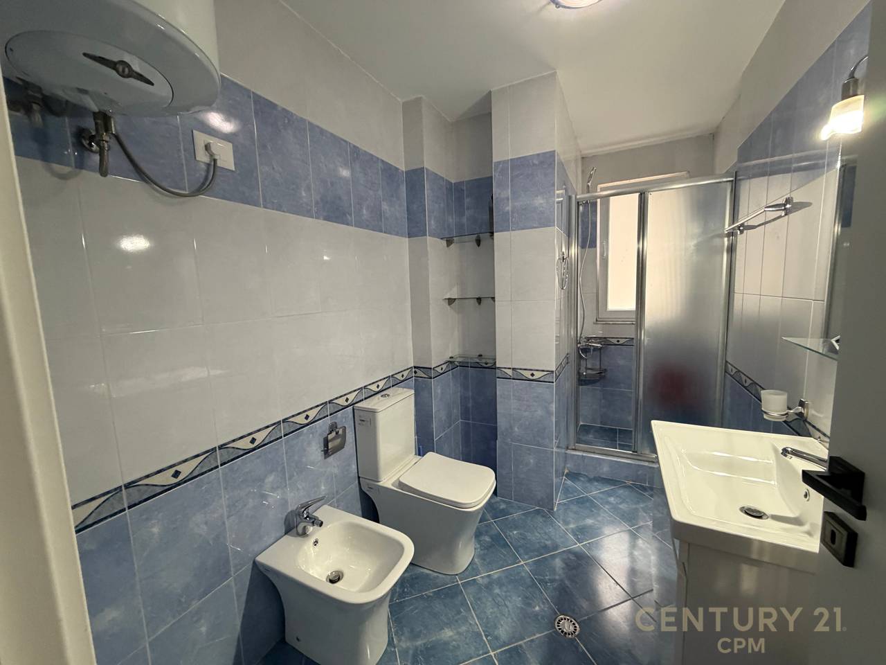 JAPIM APARTAMENT ME QIRA TEK KODRA E DIELLIT!