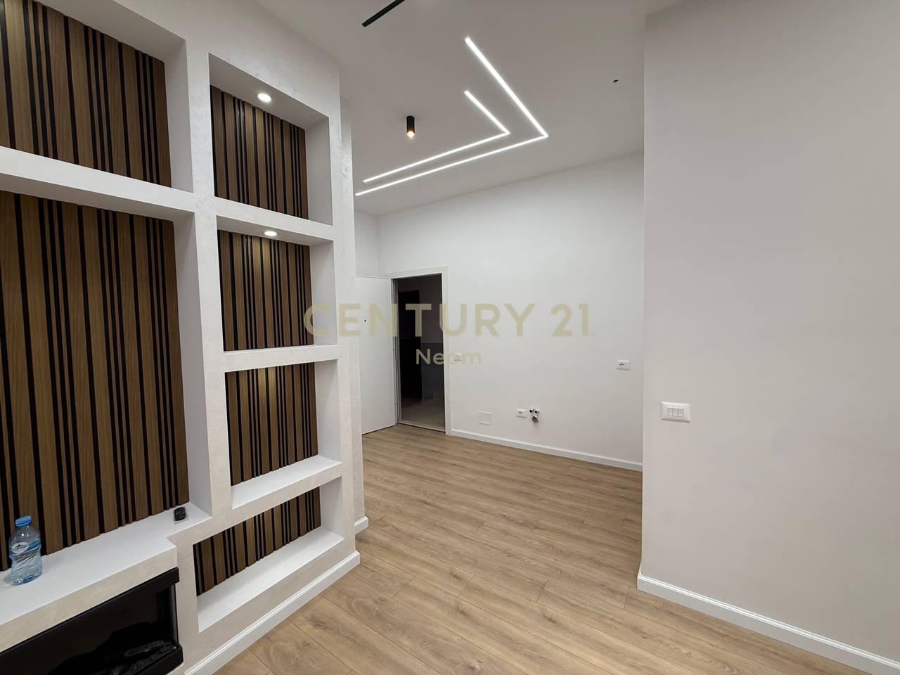 1+1 for sale in Astir