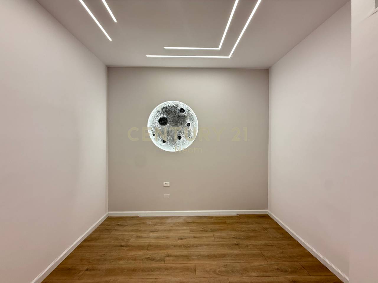 Shitet  apartament 2 + 1 Ne Astir!