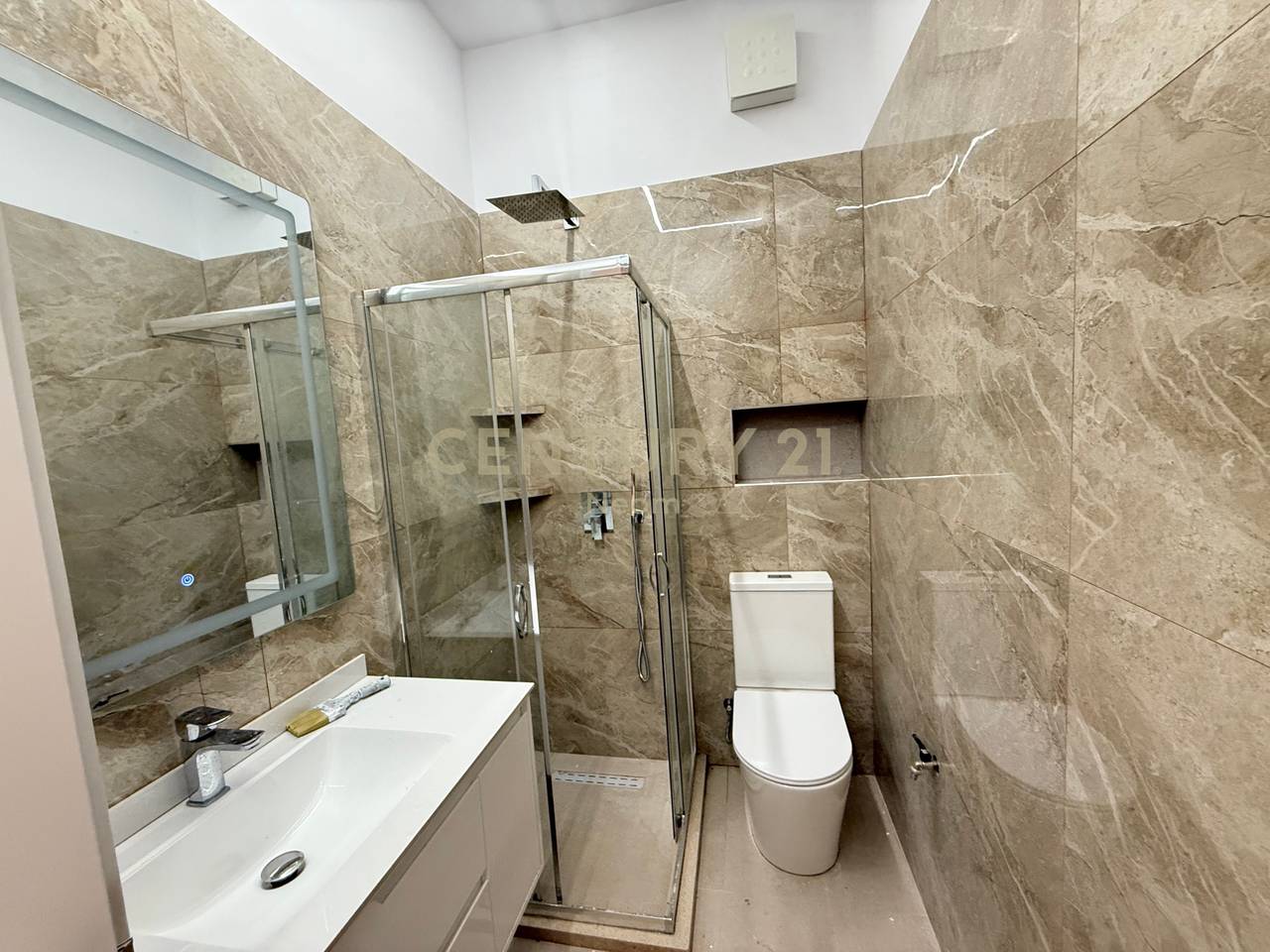 Shitet  apartament 2 + 1 Ne Astir!