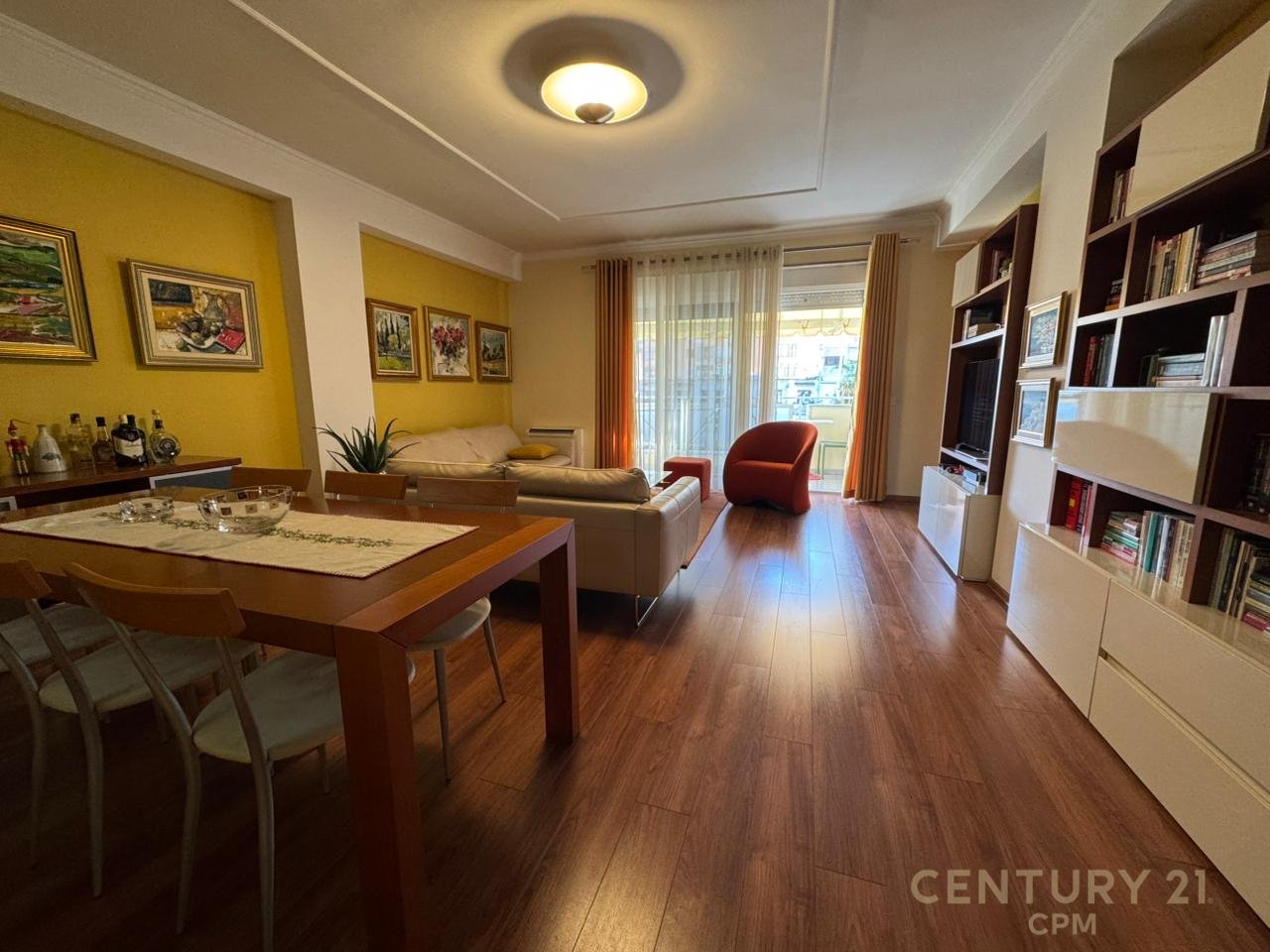 Apartament 2+1+2 Për Shitje në Ish Bllok