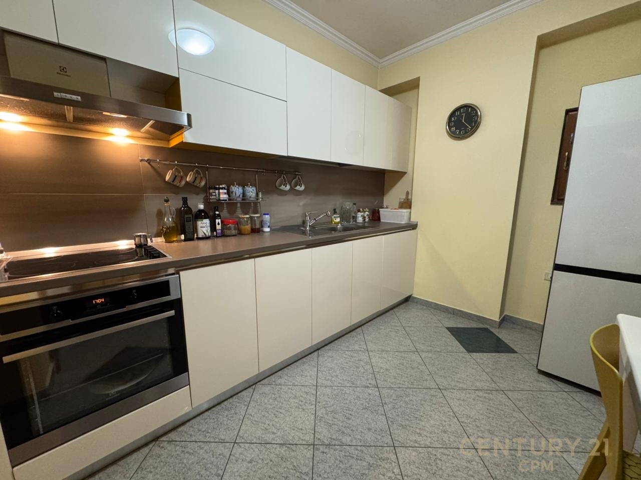 Apartament 2+1+2 Për Shitje në Ish Bllok