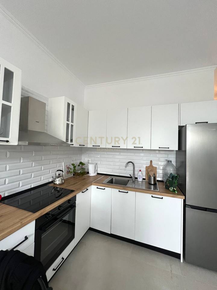 SHITET APARTAMENT 2+1+2+POST PARKIMI NE VIJE TE PARE ME DETIN NE GOLEM!!