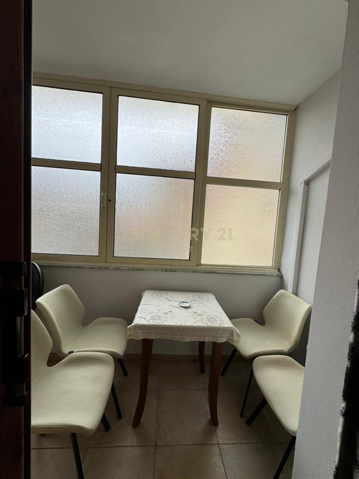 APARTAMENT 1+1 ME QIRA, PRANE Gjimnazit PETRO NINI