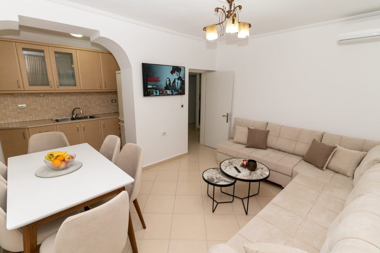 SARANDE, APARTAMENT 2+1 ME QIRA NE QENDER