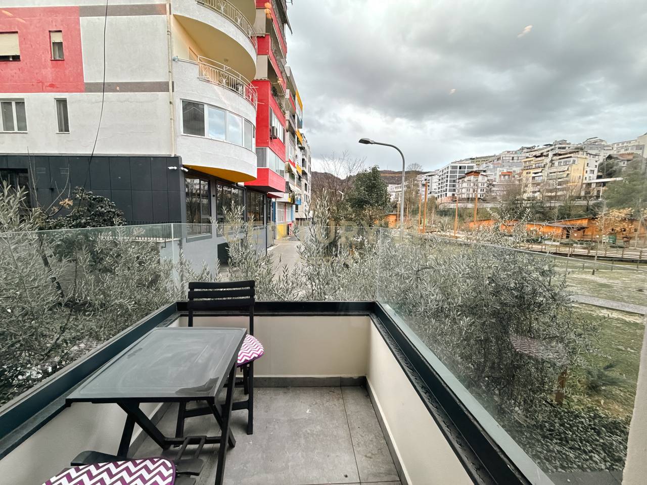 JEPET ME QIRA APARTAMENT 2+1 TE KOPSHTI ZOLOGJIK