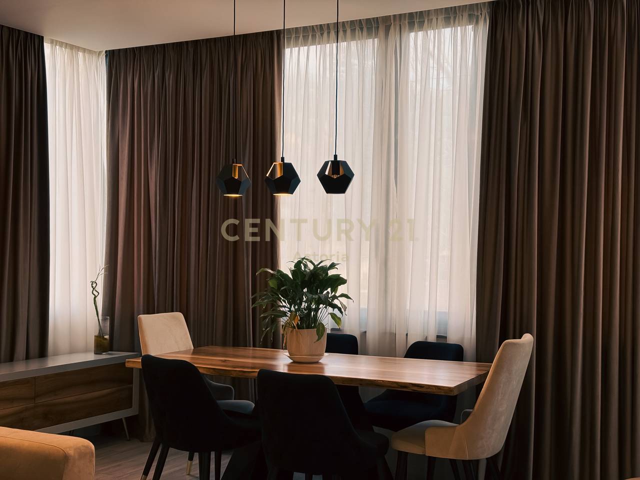 JEPET ME QIRA APARTAMENT 2+1 TE KOPSHTI ZOLOGJIK