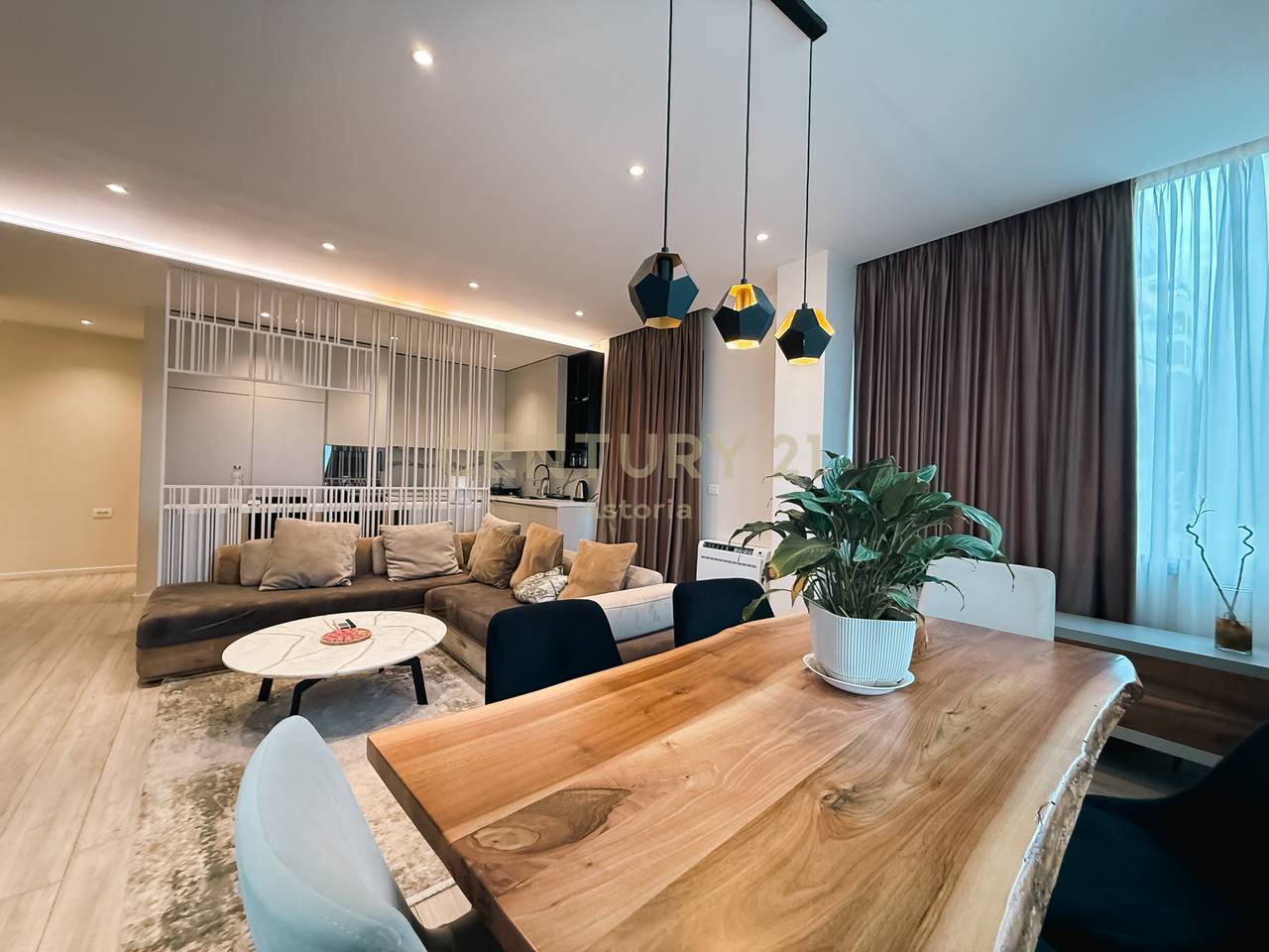 JEPET ME QIRA APARTAMENT 2+1 TE KOPSHTI ZOLOGJIK