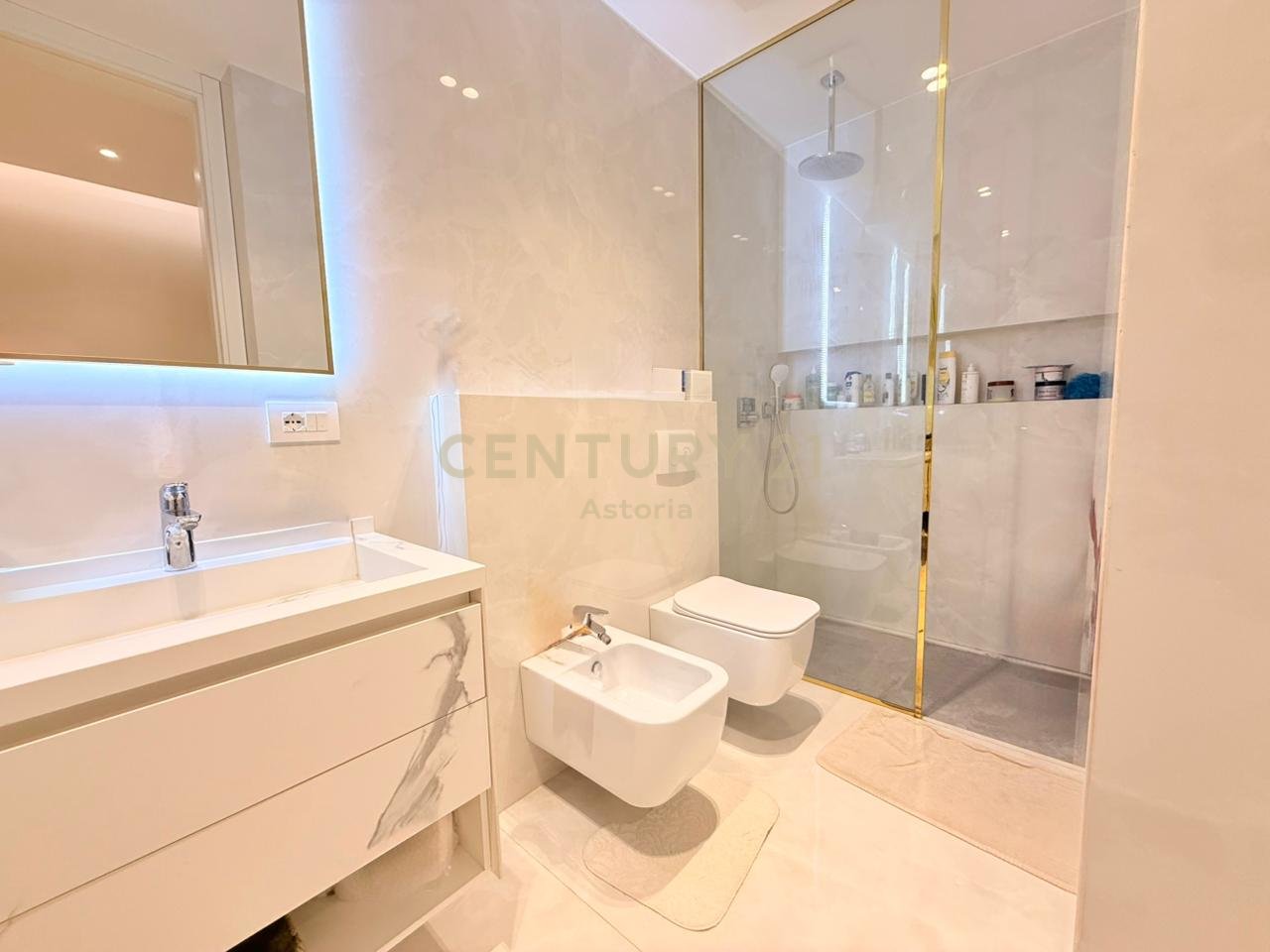 JEPET ME QIRA APARTAMENT 2+1 TE KOPSHTI ZOLOGJIK