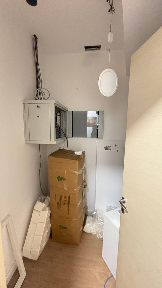 OFFICE FOR RENT IN HILTON, NEAR DELIJORGIT!