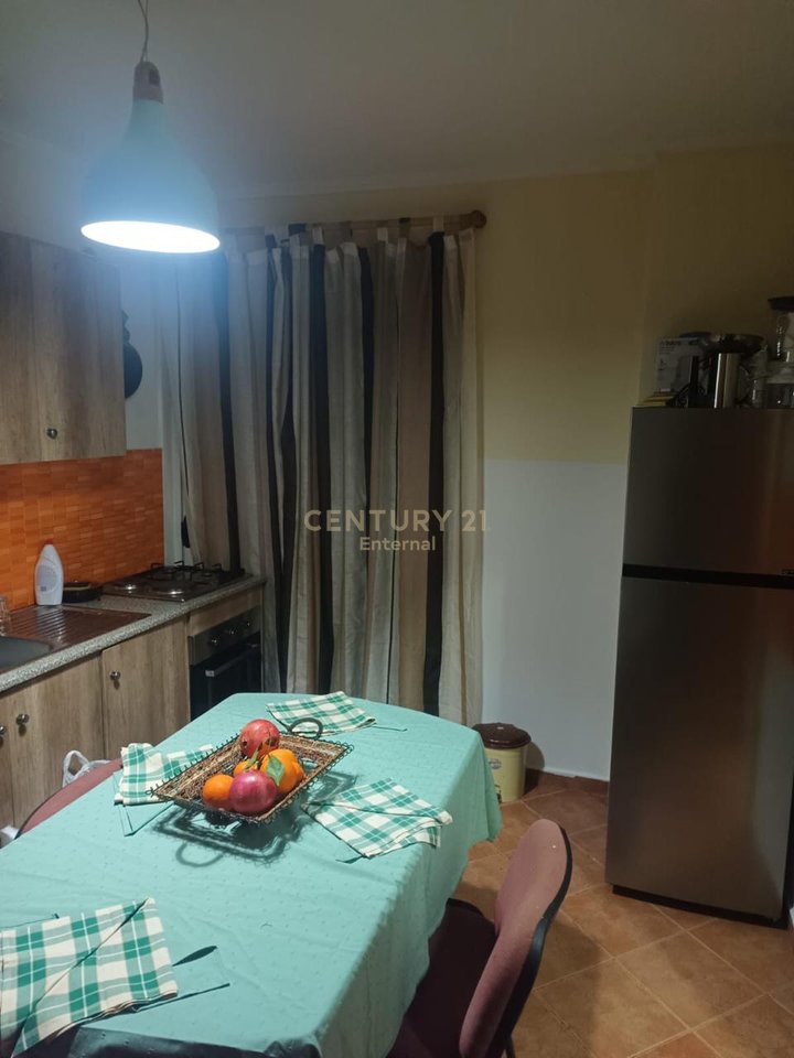 Shitet Apartamet 4+1+2 te Pallatet Cabej