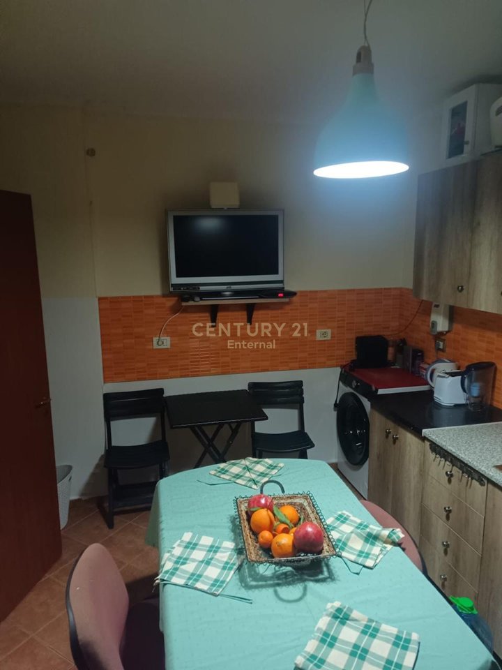 Shitet Apartamet 4+1+2 te Pallatet Cabej