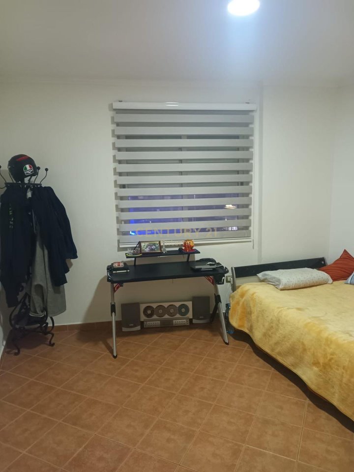 Shitet Apartamet 4+1+2 te Pallatet Cabej