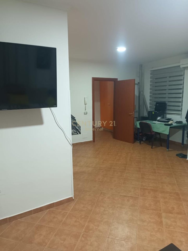 Shitet Apartamet 4+1+2 te Pallatet Cabej