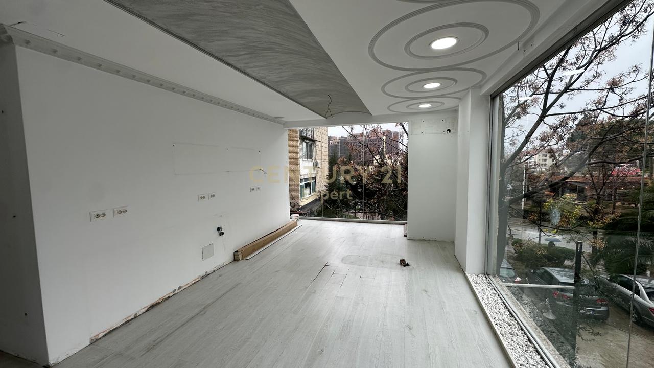 Ambient Komercial ne Shitje tek 21 Dhjetori