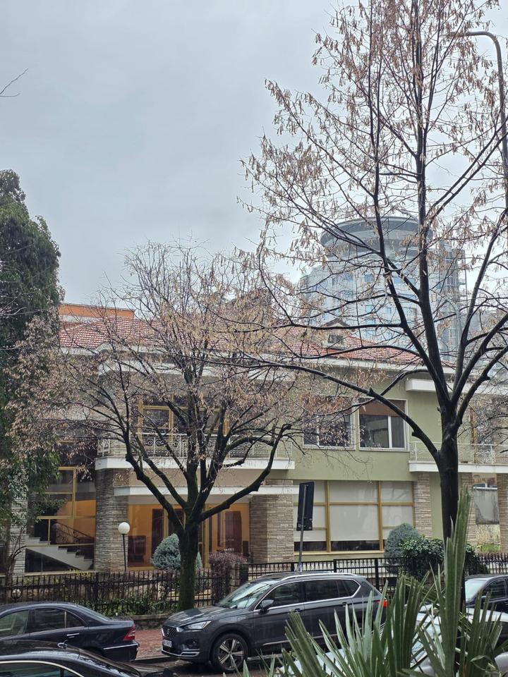 Zyrë Premium 96m² – Ish‑Bllok, Tirana