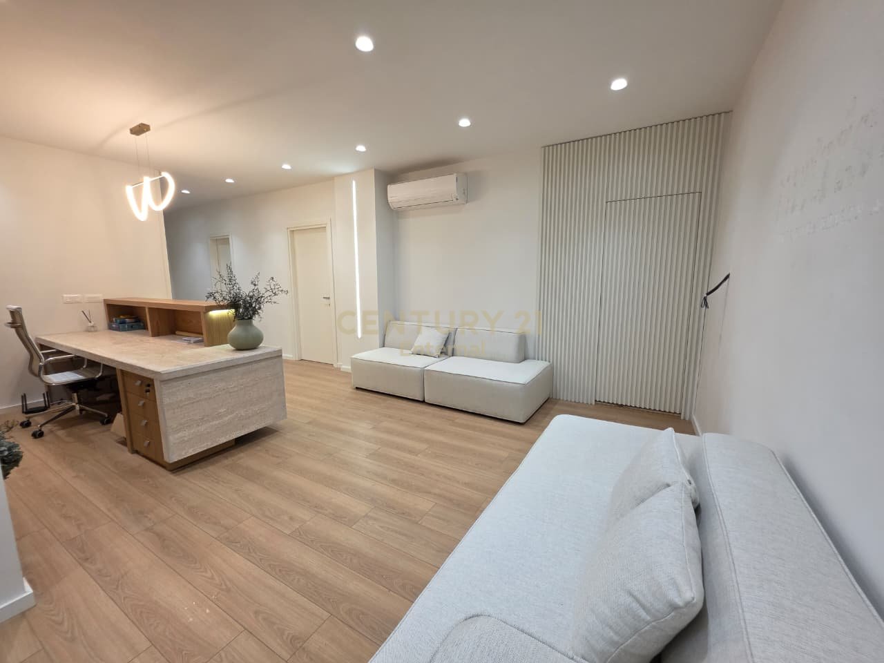 Zyrë Premium 96m² – Ish‑Bllok, Tirana