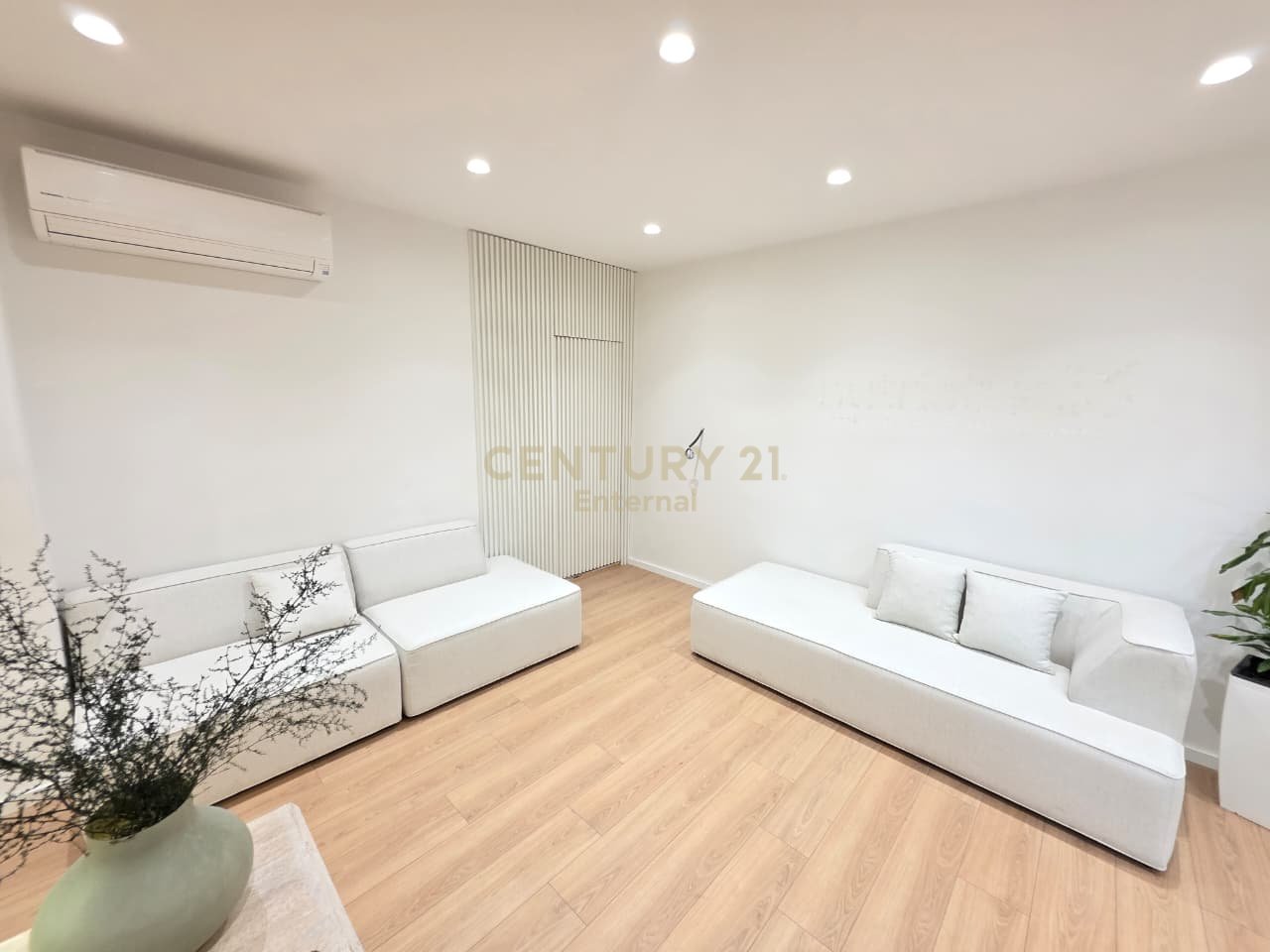 Zyrë Premium 96m² – Ish‑Bllok, Tirana